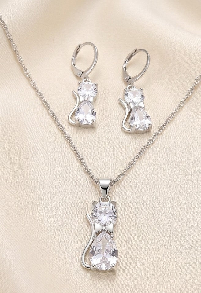 Elegancia felina brillante