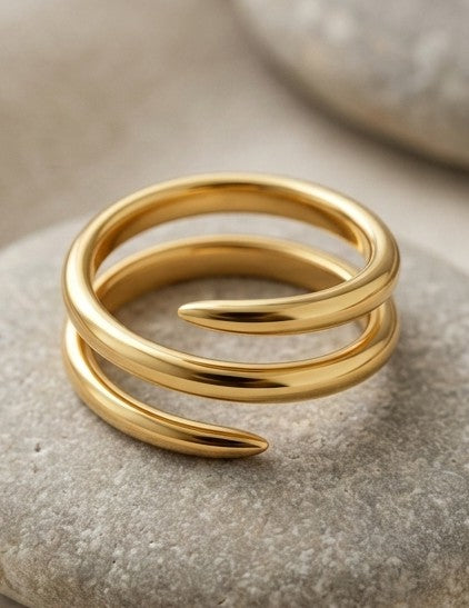Anillo espiral dorado
