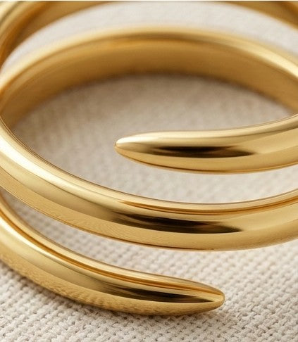 Anillo espiral dorado